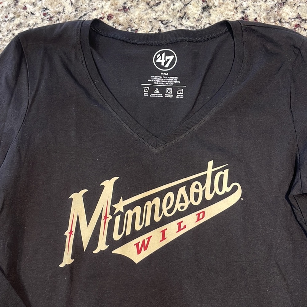 ‘47 Brand NHL Minnesota Wild Womens Long Sleeve Shirt Size Medium Like New! - Picture 2 of 3